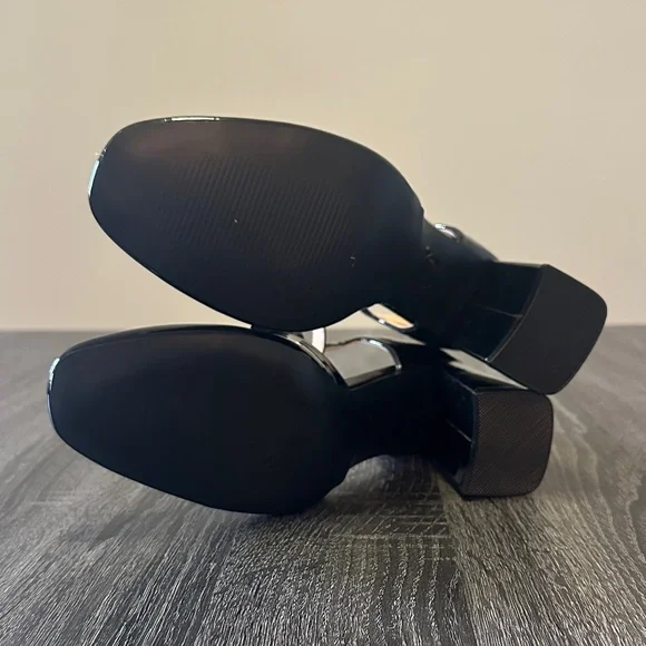 Journee Collection Black Patent Heels - Picture 5 of 7